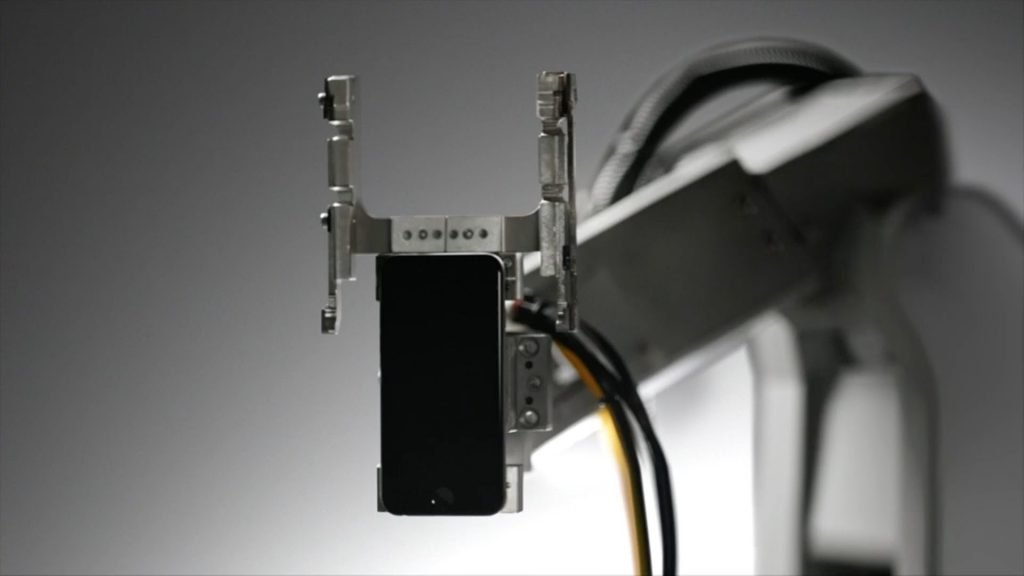 Apple iOS 18.4.1 Bricking iPhones: Downgrade Blocked