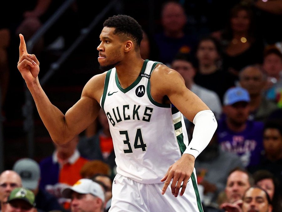 Bucks vs. Suns: Giannis' Injury Clouds Tuesday's Matchup