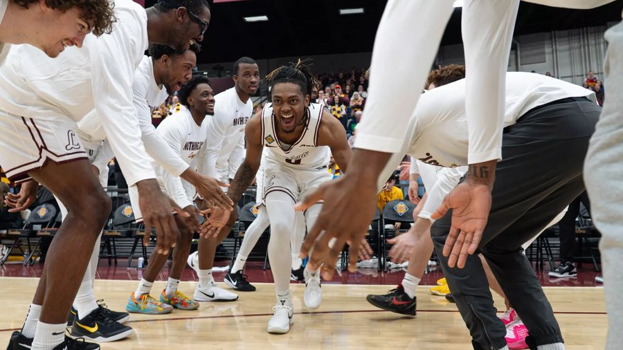 Chattanooga Shocks Loyola in NIT Semifinals
