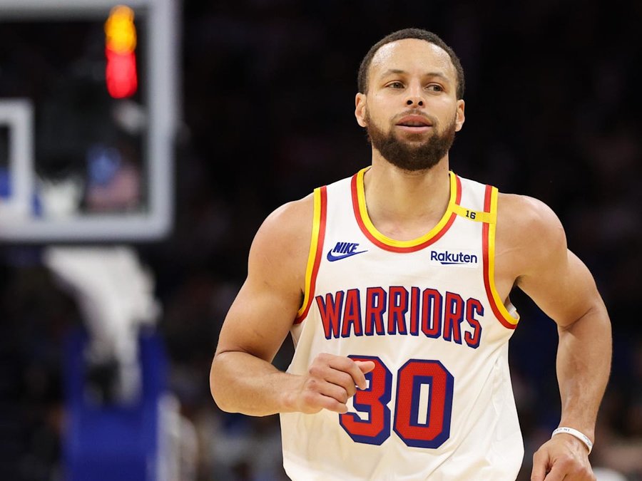 Curry Makes History: 8,568th Field Goal!