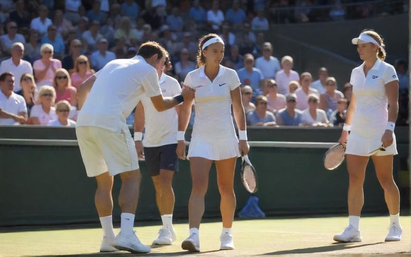 Djokovic injury halts Riyadh Slam play