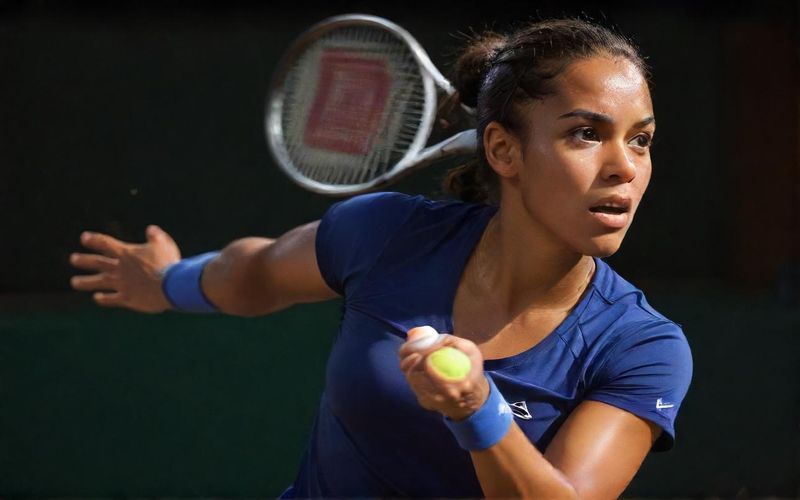 Leylah Fernandez: Hong Kong Resilient Semifinalist