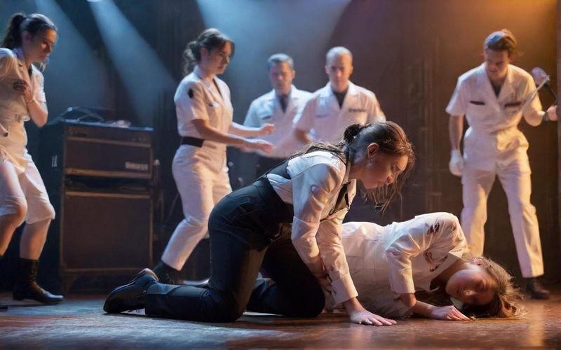 Lola Young Collapses Onstage Amid Health Concerns
