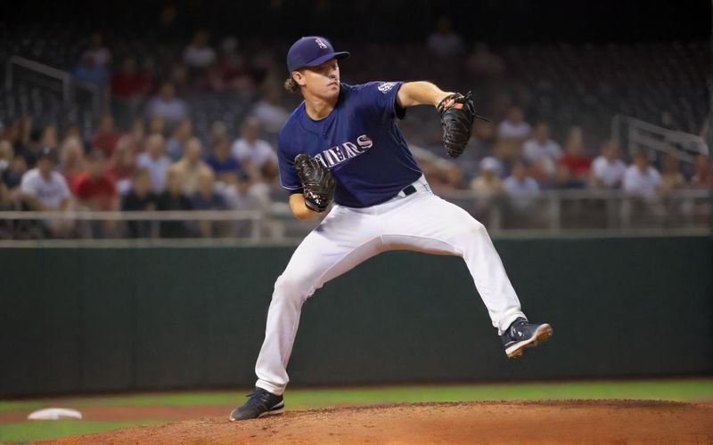 Slater's slow pitch makes Yankees history